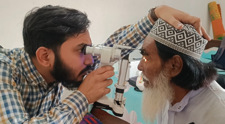 বসুন্ধরা আই হসপিটালের সহায়তায় চিকিৎসা পেলেন কসবার পাঁচশ রোগী